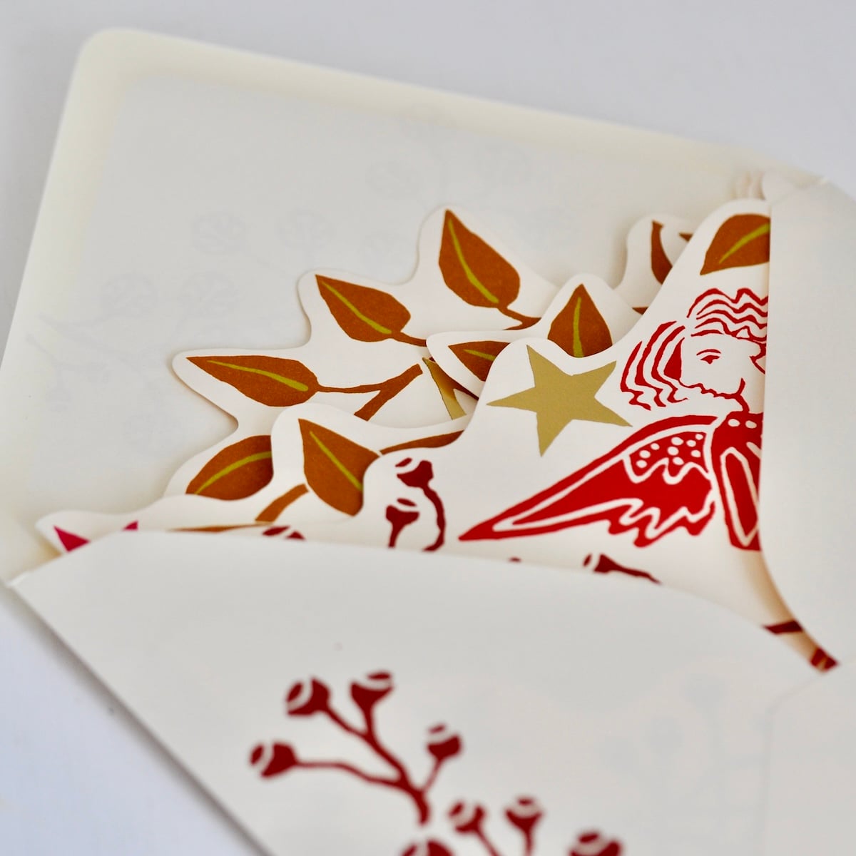 cambridge imprint - Splendid Shelf Decoration Leaves And Berries - winter's moon