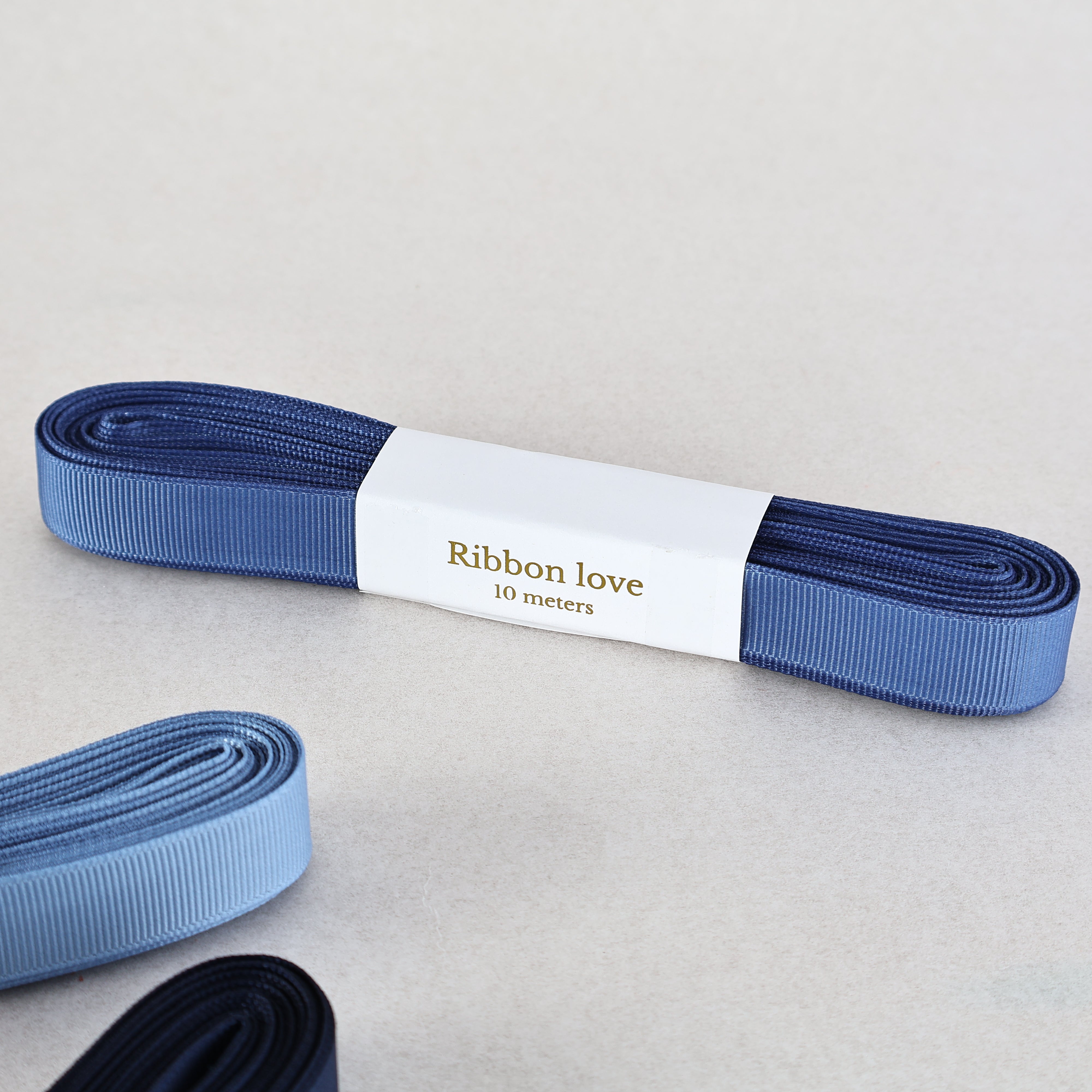 bungalow denmark - midgnight muse blue ribbon - winter's moon